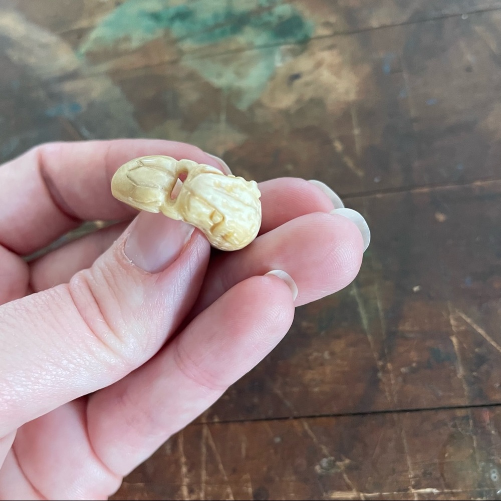 Vintage antique carved bone leopard ring